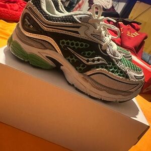 Saucony Kids Omni 9 sneakers